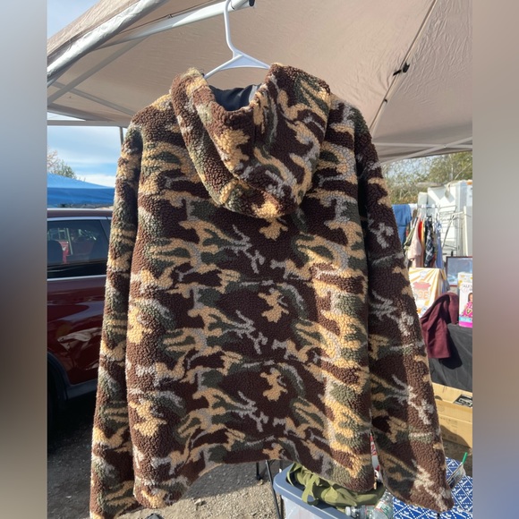 SAGO brand Sherpa Camo Jacket - Men Size Large - Picture 2 of 4